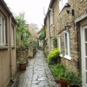 An alley off the main street in Burford.