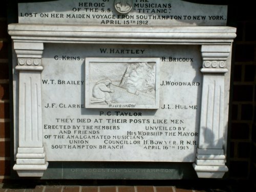The plaque dedicated to the band of the Titanic Cumberland Place