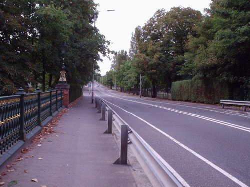 Queens Avenue Looking Towards North Camp
