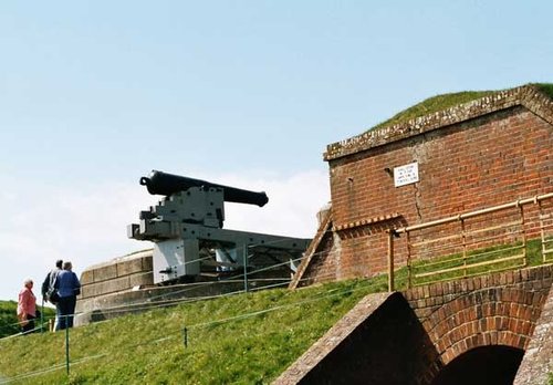 Ramparts + 64 pound RML gun