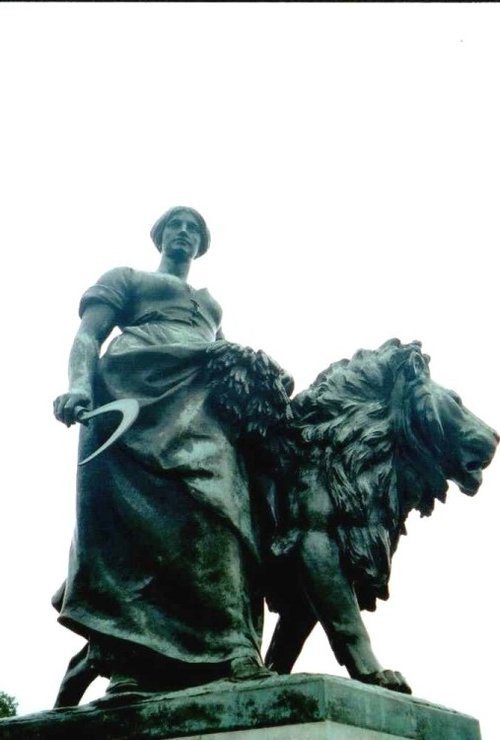 London - Queen Victoria Memorial, Sept 2002