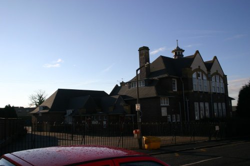 The best school in the world Barwell townend road.
taken with canon eos300d.
