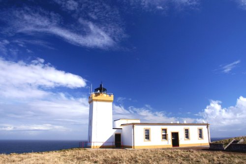 Here is the lighthouse at Duncansby on a beautiful day