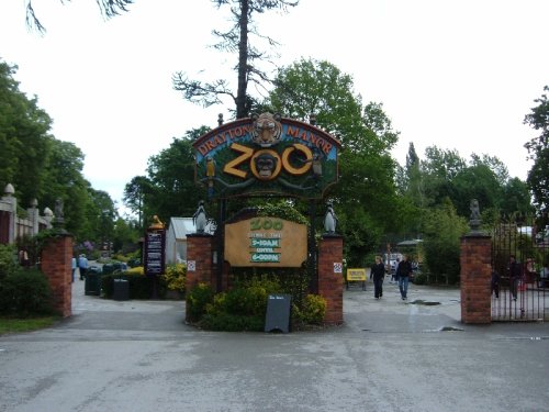 Draton Manor zoo entry point.