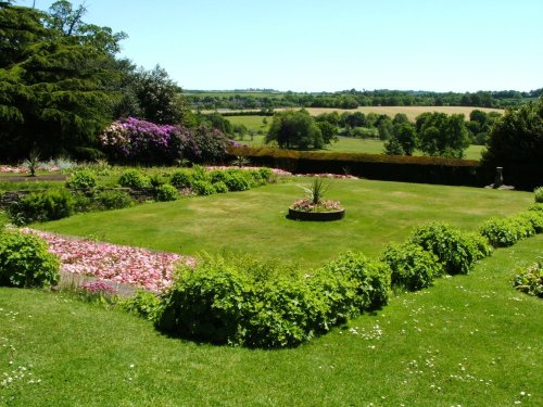 Cannon Hall gardens with park behind it (03-05-2006)