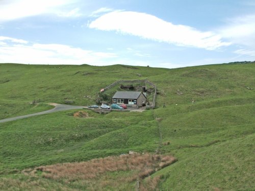 Blue John Cavern with gift shop and Winnats Pass peaks in the background =) (taken 04-05-2006)