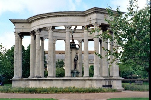 Cardiff - Alexandra Gardens, War Memorial