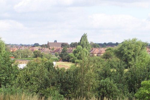 Ruislip Gardens Stn, looking towards Ruislip Manor