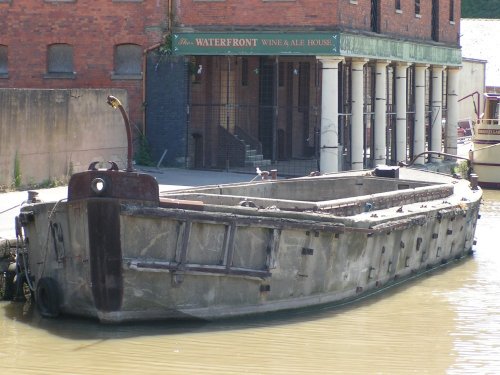 The Ol' Drinkin' hole, what happened to it? Gloucester Docks, Gloucestershire