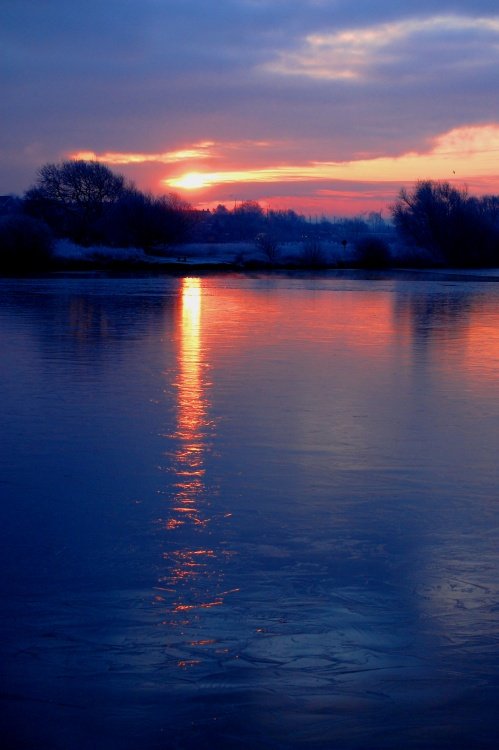 Sunrise over icy lake, Kingsbury Water Park, North Warwickshire.