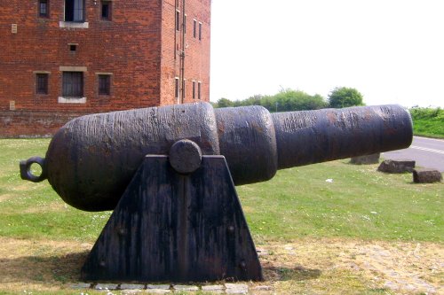 Cannon outside Fort Widley, on Portsdown Hill, Portsmouth -  - Taken:  22nd April 2007