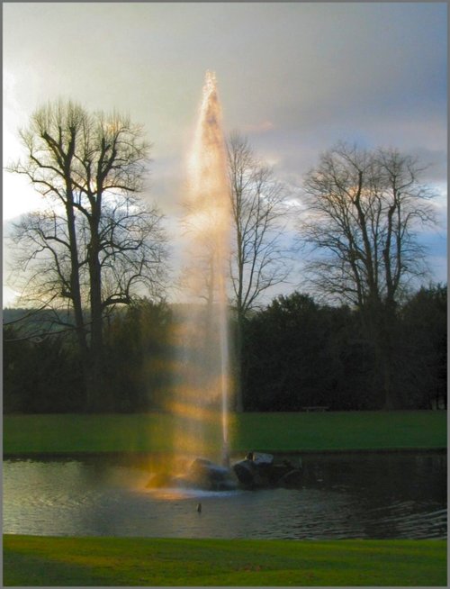 the emperor fountain at dusk - chatsworth house