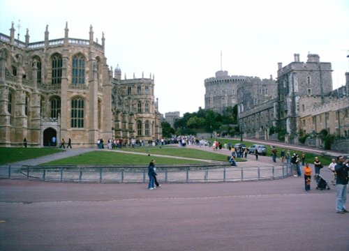 Overview of St George's Chapel and Windsor Castle in Berkshire