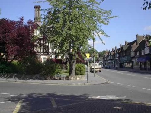 Station Square in Petts Wood showing the Daylight Inn Pub