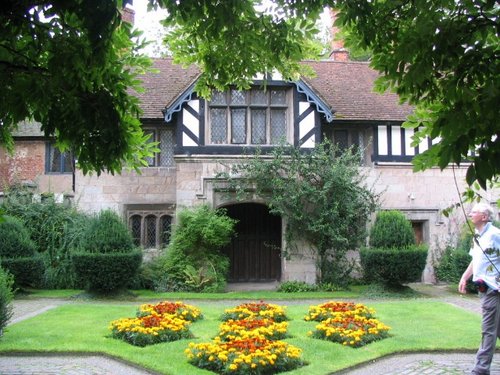 Baddesley Clinton Manor, interior garden