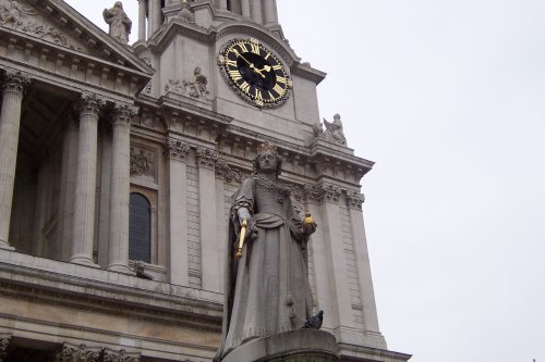 Statue of Queen Anne