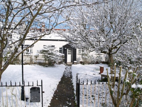 My house, Steeple Claydon, Bucks. Snow on 6th April 2008.