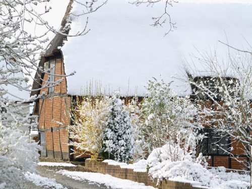 Steeple Claydon, Bucks. Snow on 6th April 2008.