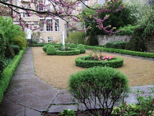 Georgian Garden Bath