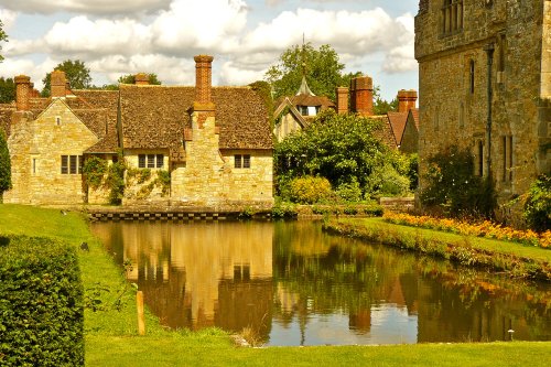 Hever Castle-moat