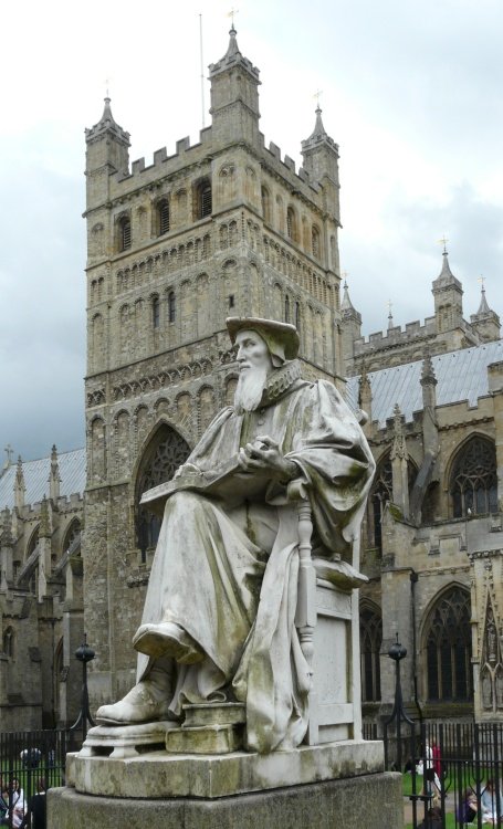 Statue of Richard Hooker