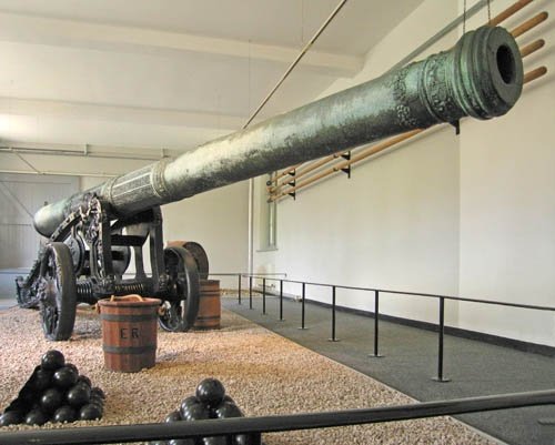 Queen Elizabeth's Pocket Pistol, Dover Castle, Kent