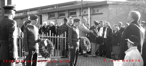 Remembrance 2004 - Town Mayor at Cenotaph
