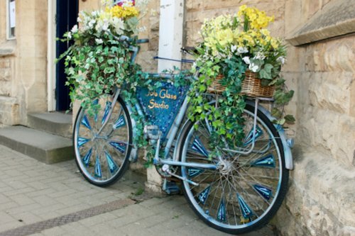 A colourful Cotswold Carriage.