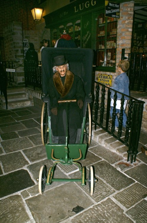 Now thats what you call a wheelchair.