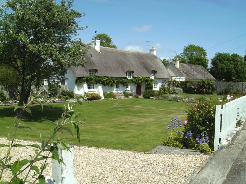 Thatched cottage- Briantspuddle