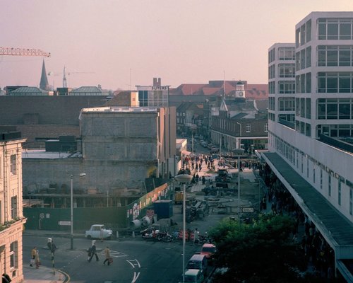 An old photo of Uxbridge High Street (1975)