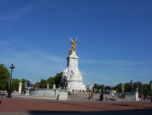 Queen Victoria Memorial, Greater London