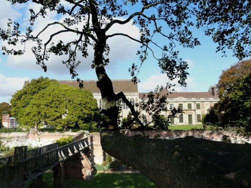 Eltham Palace in Autumn