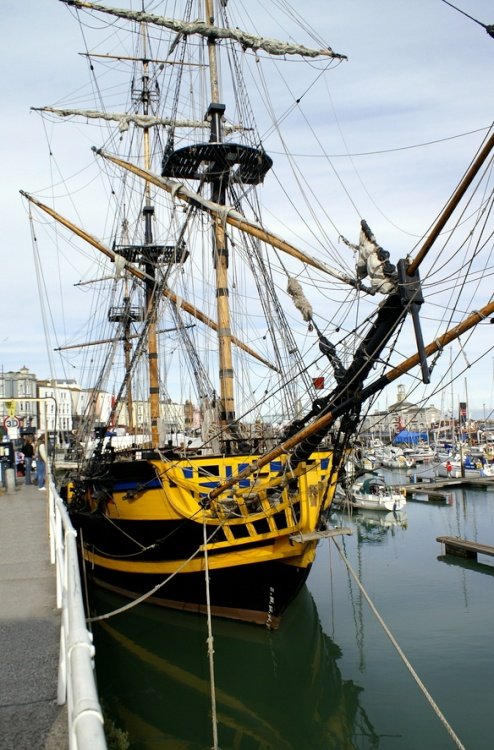 People going onboard for a meal.