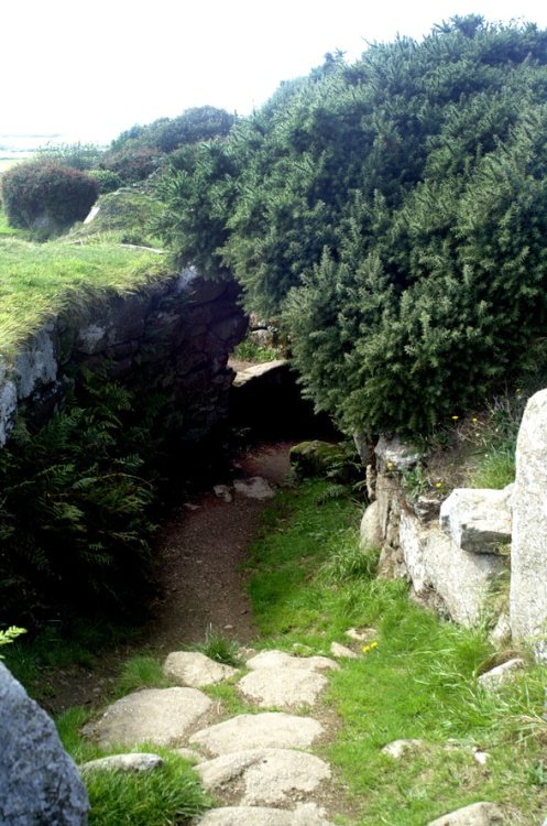 The second entrance to the tunnel.