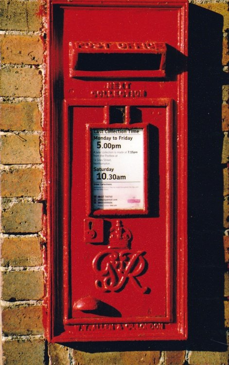 Post box at Long Buckby Wharf