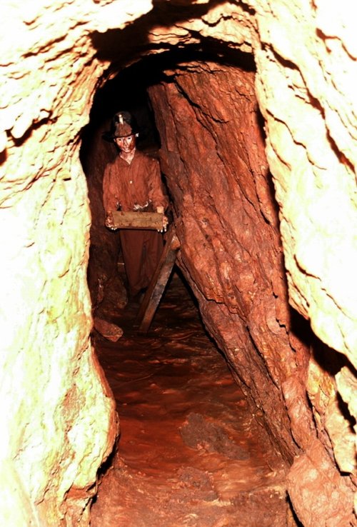 These tunnels are very narrow.