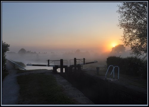 Alrewas lock, sunrise and mist on the meadows