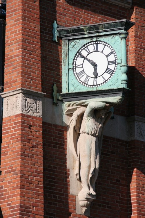 Clock on Caversham Library