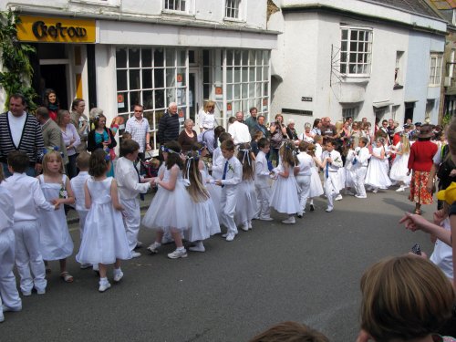 Flora Day dancers, Helston -The Children's Dance
