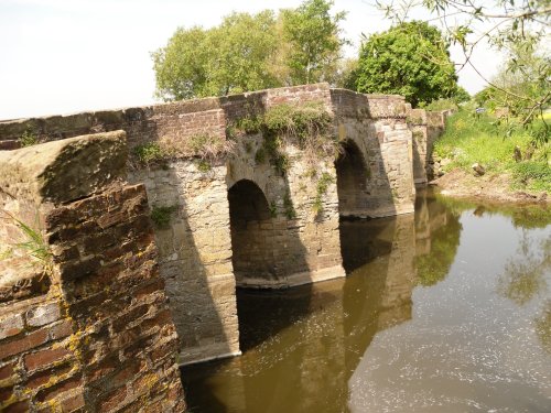 The bridge and the River Avon in Pershore