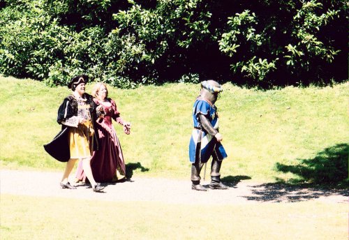 This way M'lord and M'lady!