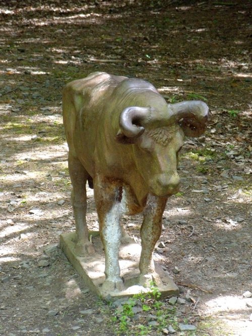 Chillingham Castle grounds sculpture