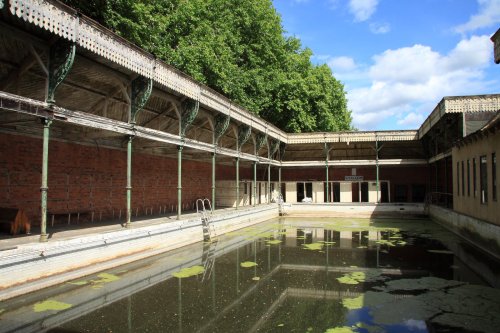 Disused Swimming Pool at King's Meadow, Reading