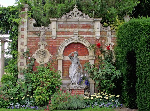 Somerleyton hall gardens