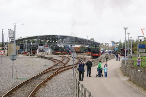 A crowded front apron