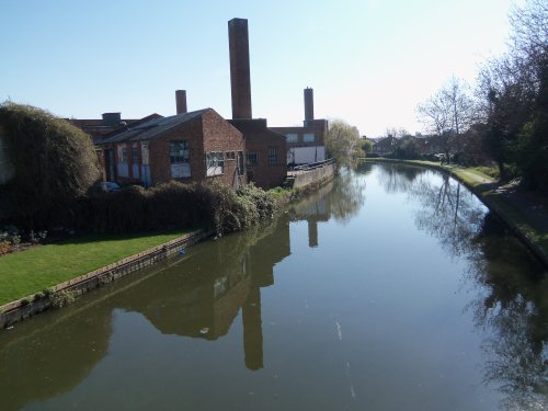 Grand Union Canal, Alperton