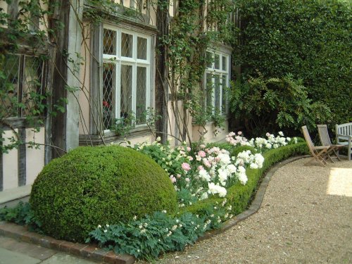 Pashley Manor Gardens, May 2001