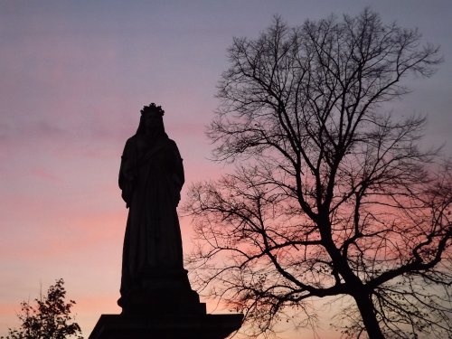 Queen Victoria Statue