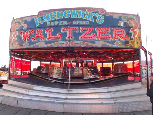 The Waltzer, Central Pier